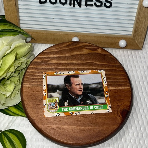 1991 Topps Desert Storm Trading Cards Series #1 GEORGE BUSH Commander In Chief - Picture 1 of 2